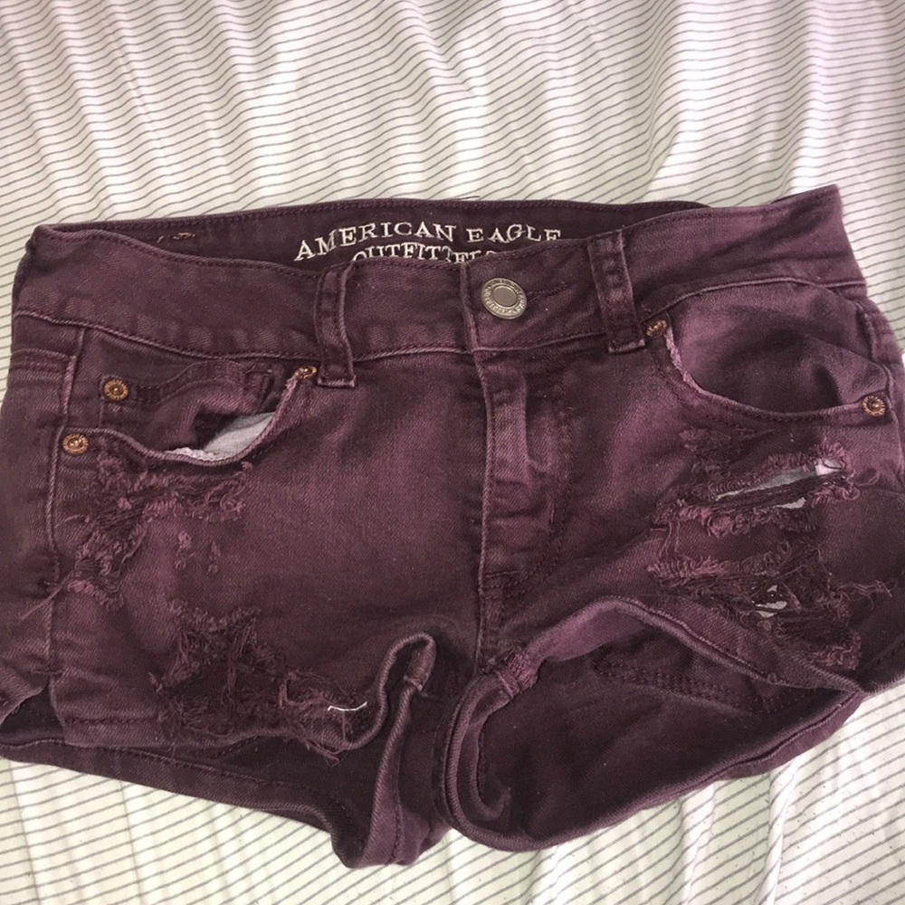 american eagle maroon shorts